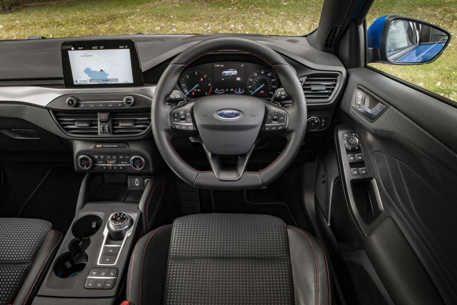 Панель приборов Ford Focus ST-Line 2018 года  (UK) (фото 13 из 42)